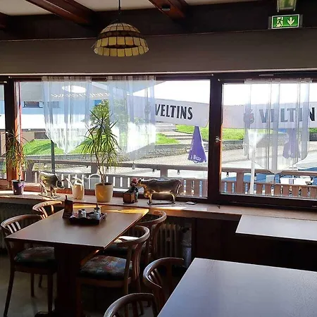 Haus Sonneneck 招待所 2*