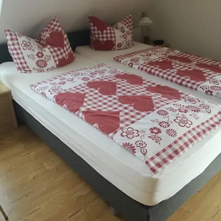 Haus Sonneneck 招待所 2*